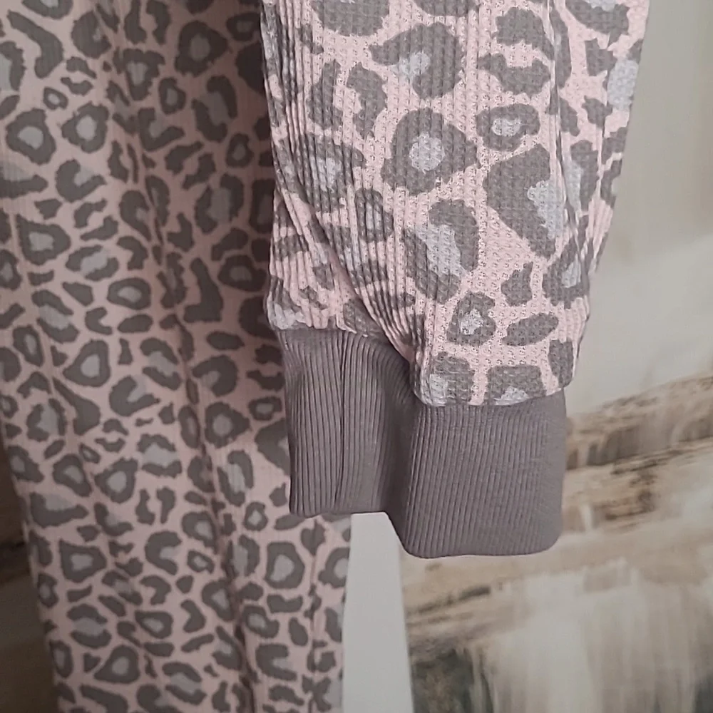 New with tags! Serra Womens Medium thermal leopard print matching pajama set